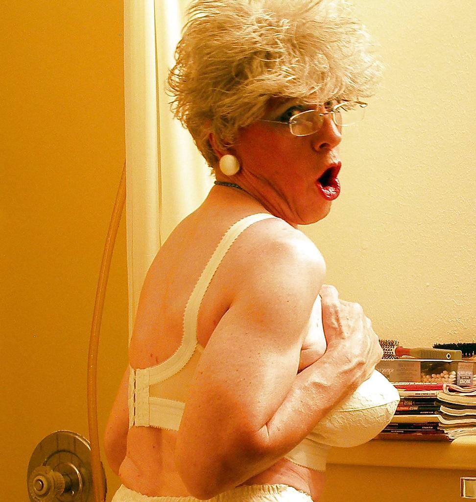 25P SLAMMIN' IN 2008 - SILVER HAIR GRANNY TRANNY
