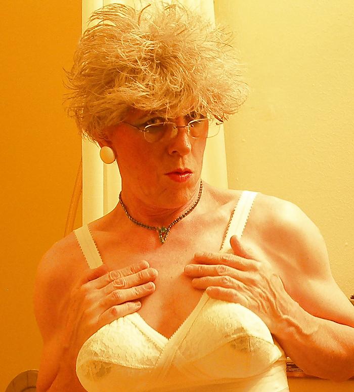 25P SLAMMIN' IN 2008 - SILVER HAIR GRANNY TRANNY
