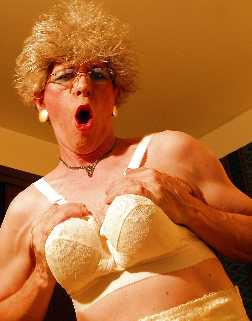 25P SLAMMIN' IN 2008 - SILVER HAIR GRANNY TRANNY