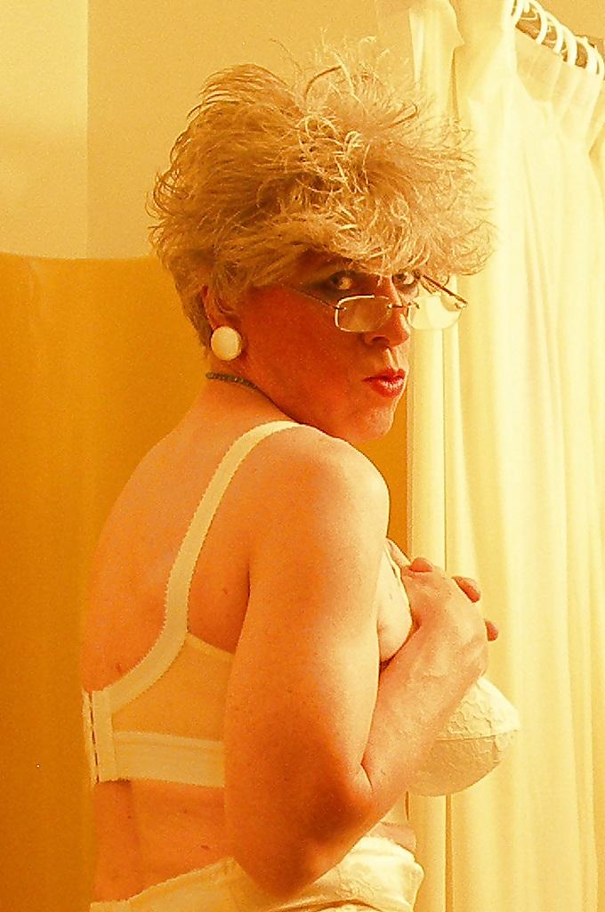 25P SLAMMIN' IN 2008 - SILVER HAIR GRANNY TRANNY