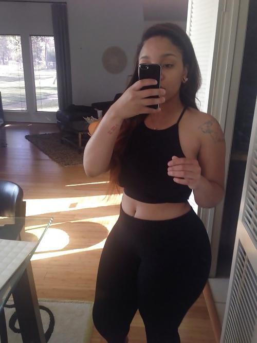 21P Thick Black Girl Selfie