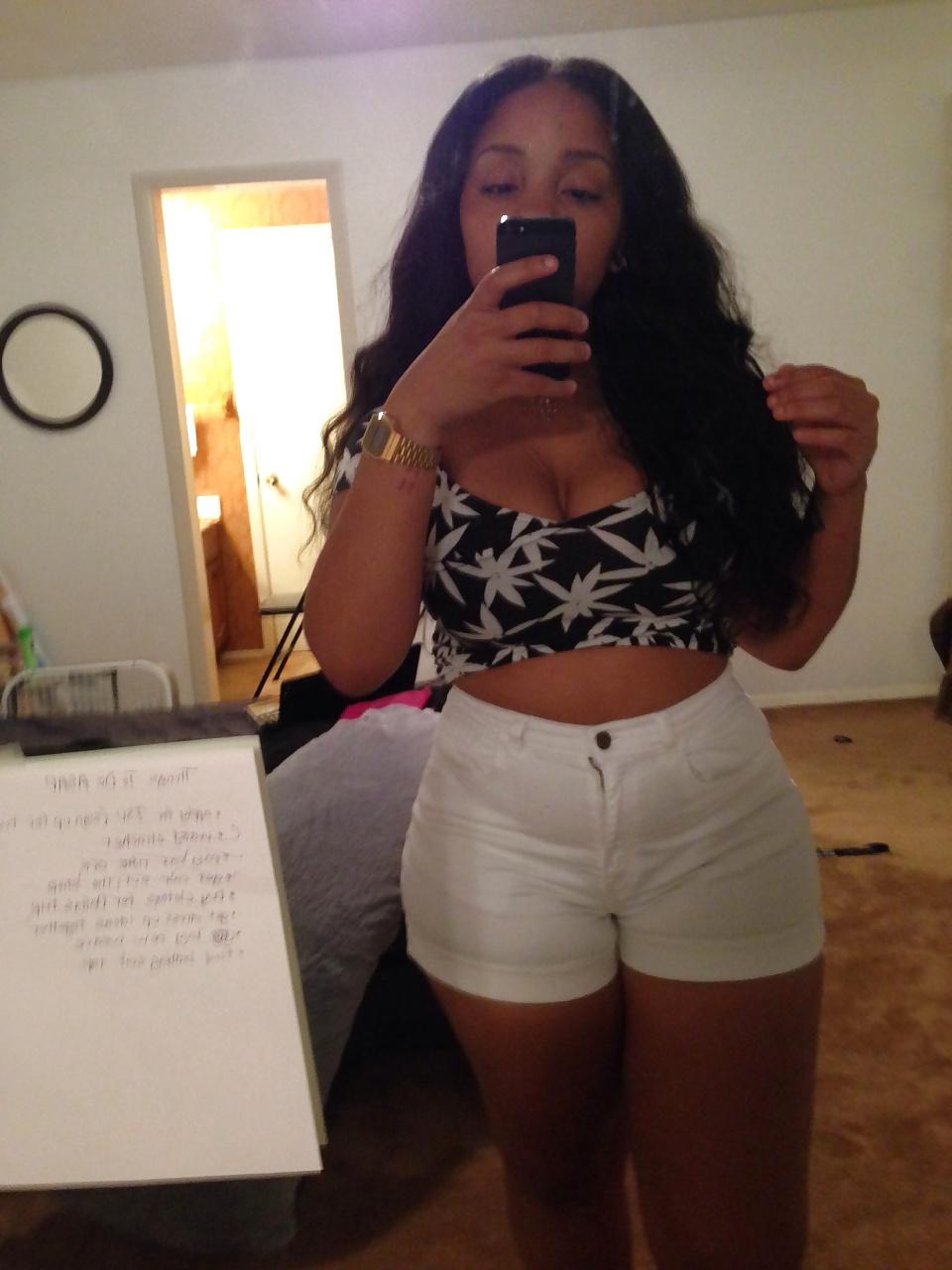 21P Thick Black Girl Selfie