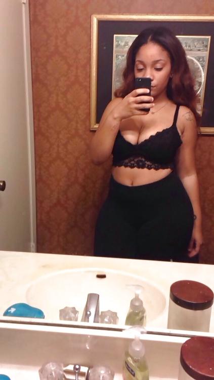 21P Thick Black Girl Selfie