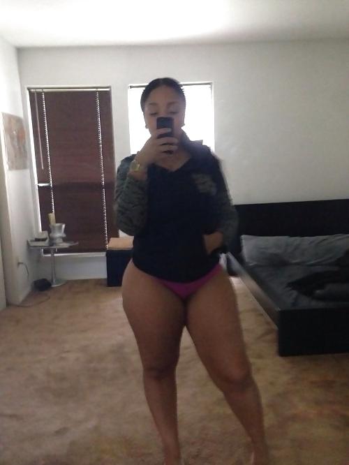 21P Thick Black Girl Selfie