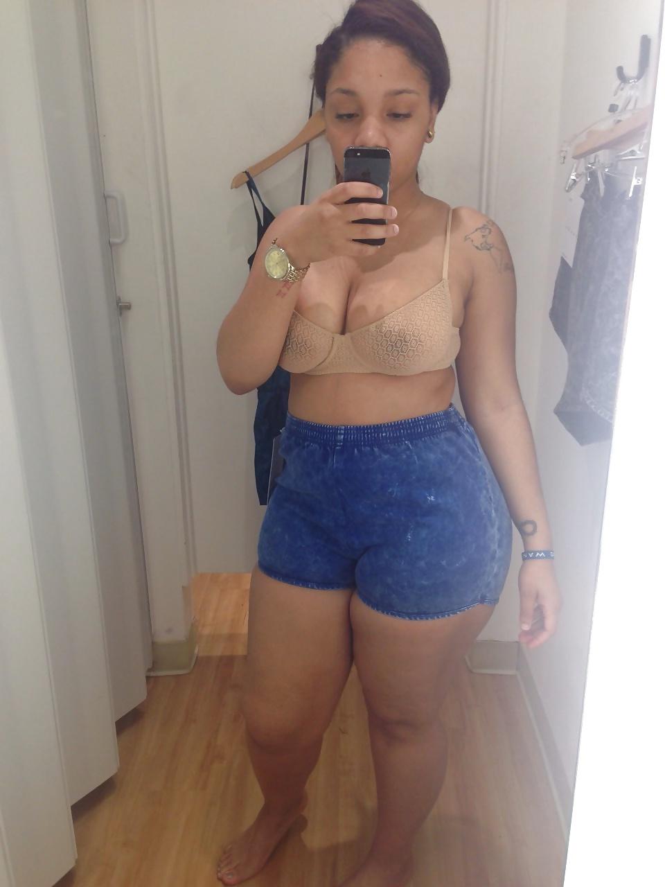 21P Thick Black Girl Selfie