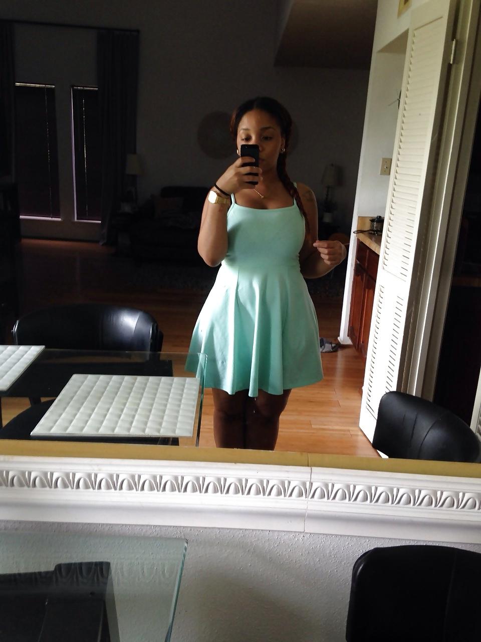 21P Thick Black Girl Selfie
