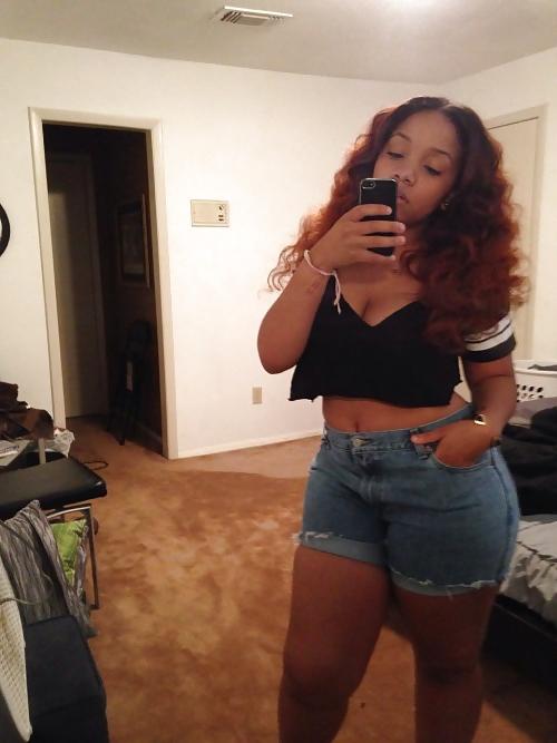 21P Thick Black Girl Selfie