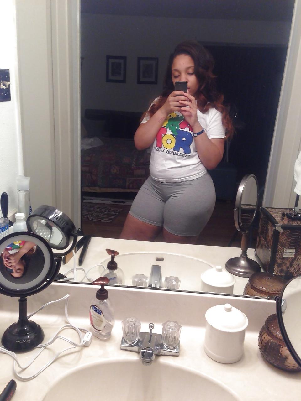 21P Thick Black Girl Selfie