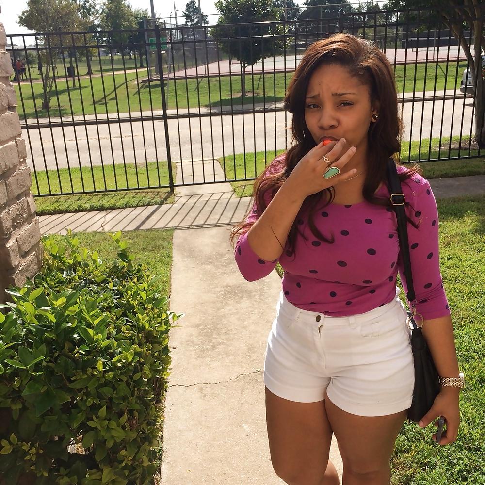 21P Thick Black Girl Selfie