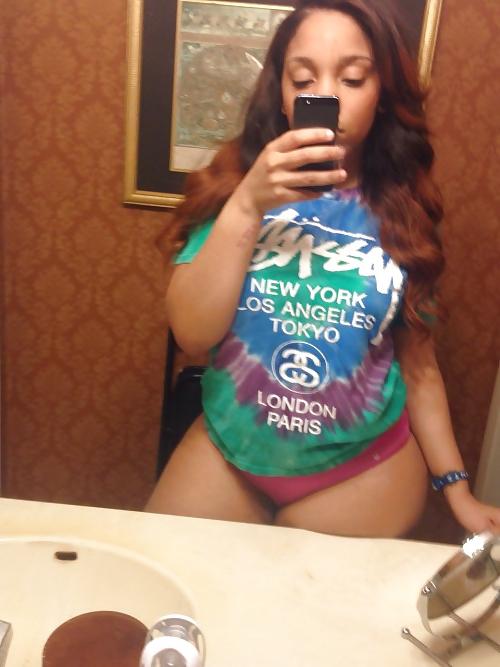 21P Thick Black Girl Selfie