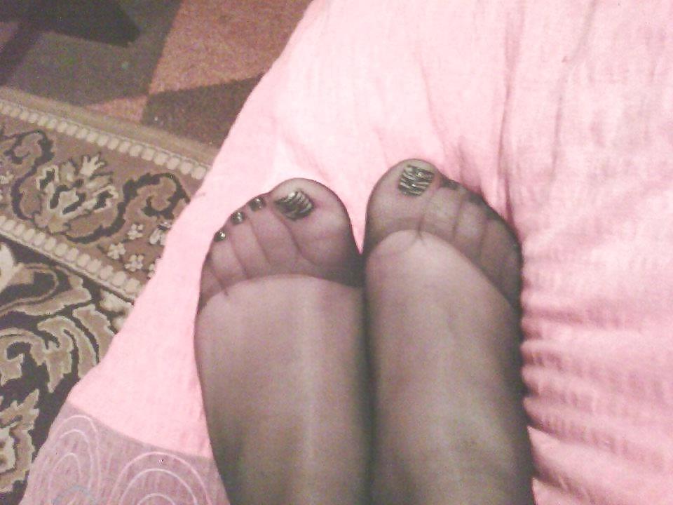 15P Goth Girl Shows Off Her Tasty Nylon Feet