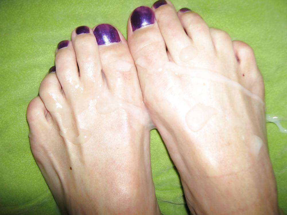 9P Giving a foot job 