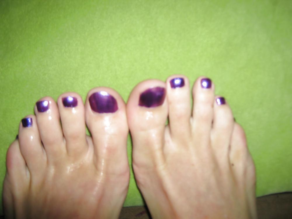 9P Giving a foot job 