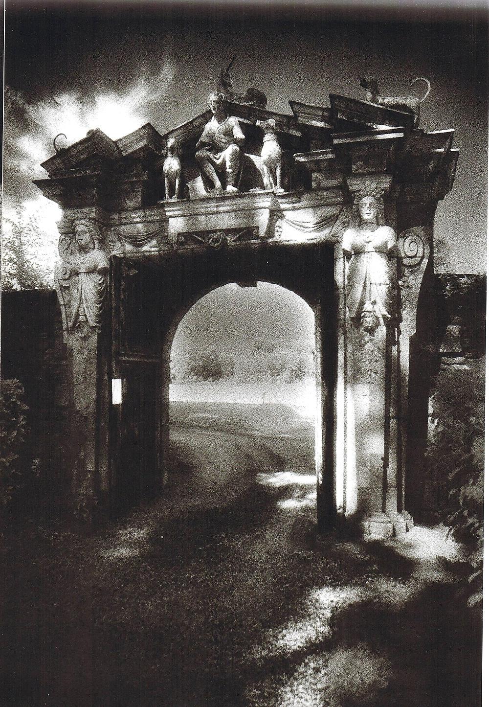 21P Gothic-Kunst von Simon Marsden