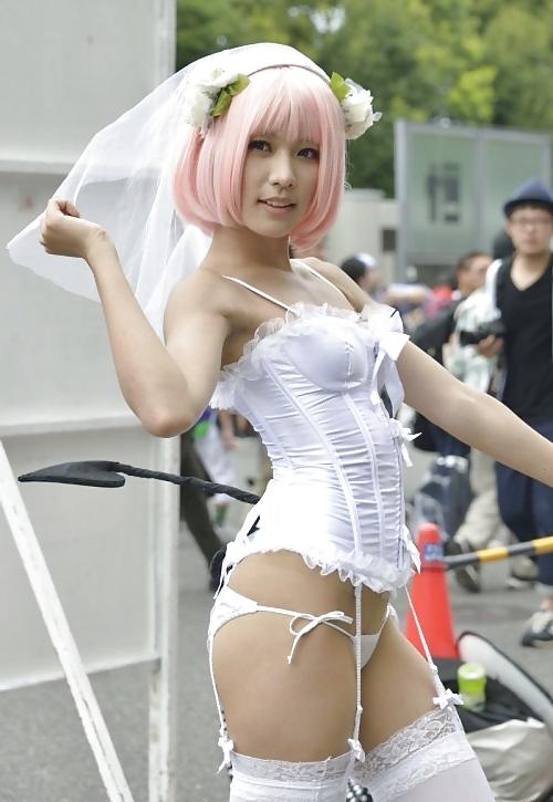 25P Asian girls in stockings