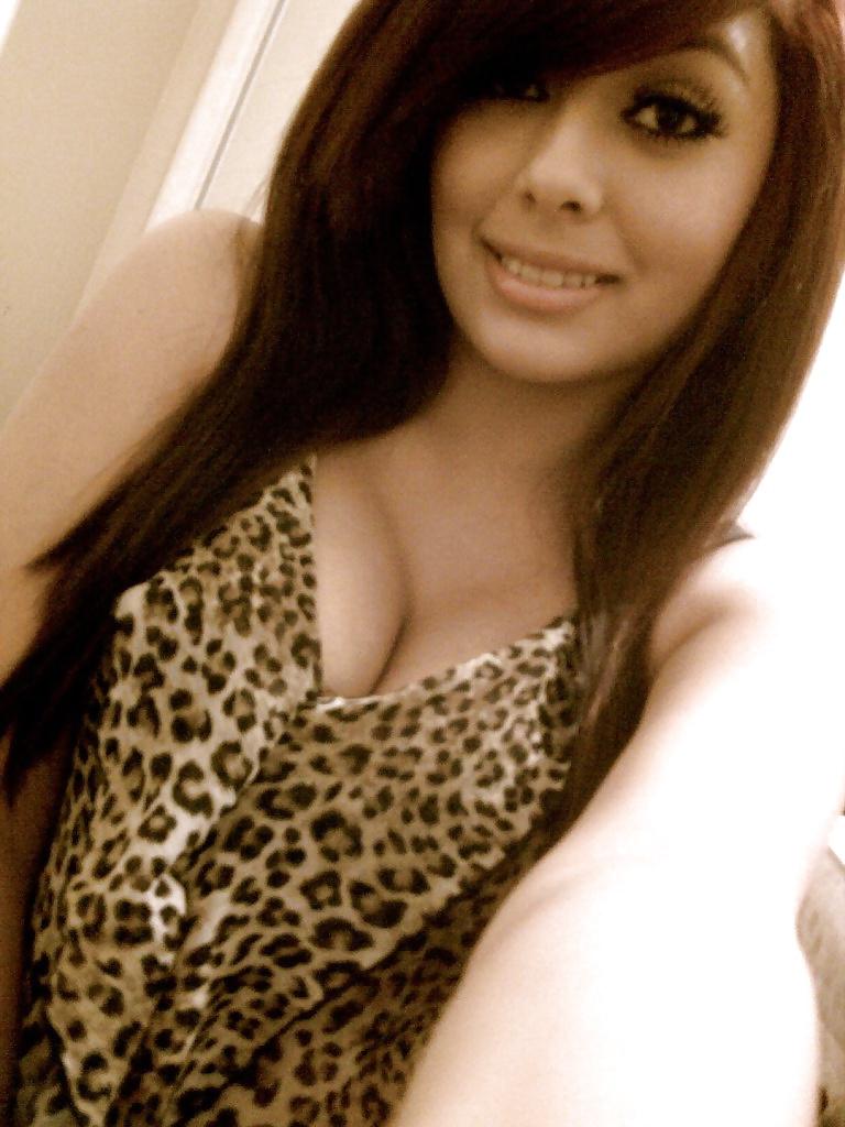 25P Gorgeous Horny Latina 