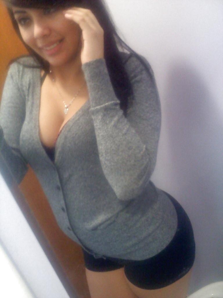 25P Gorgeous Horny Latina 