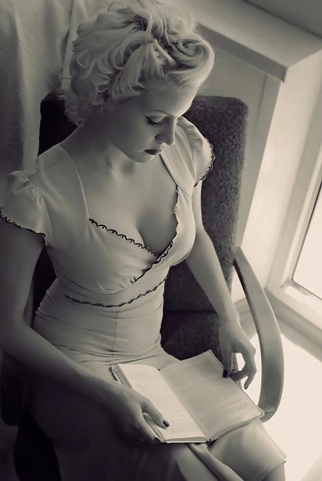 24P Dressed retro 50's style