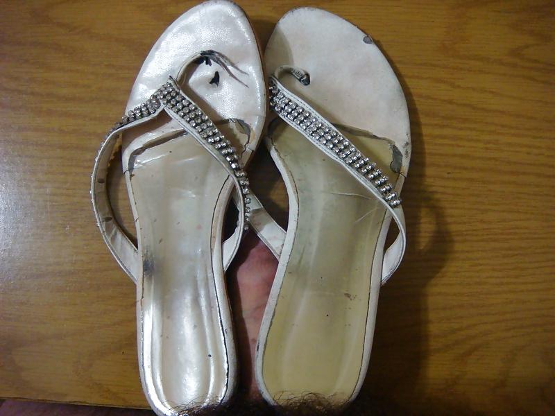 25P Chinelo de couro branco com strass