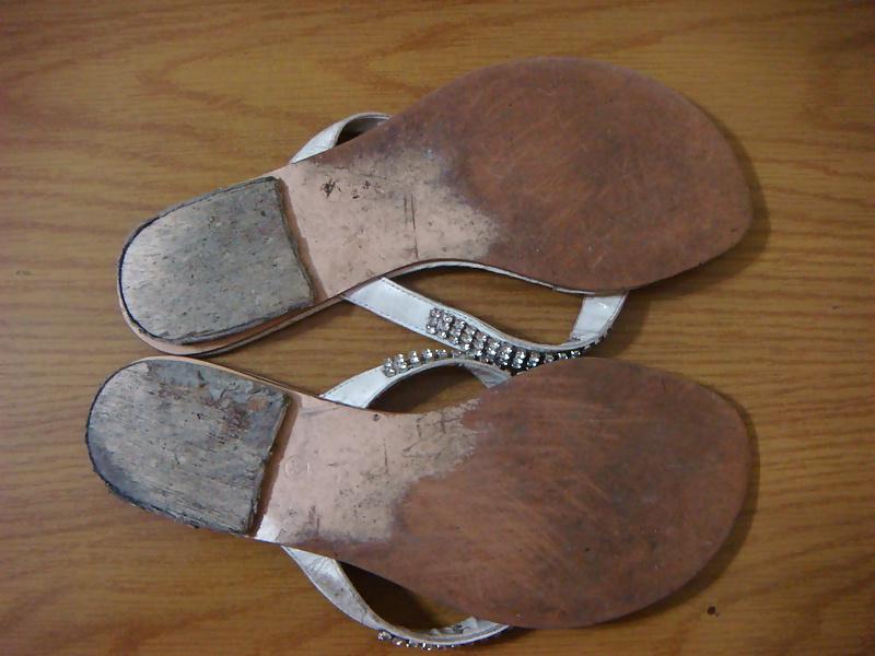 25P Chinelo de couro branco com strass