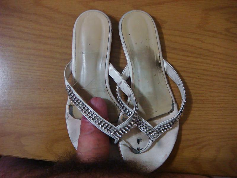 25P Chinelo de couro branco com strass