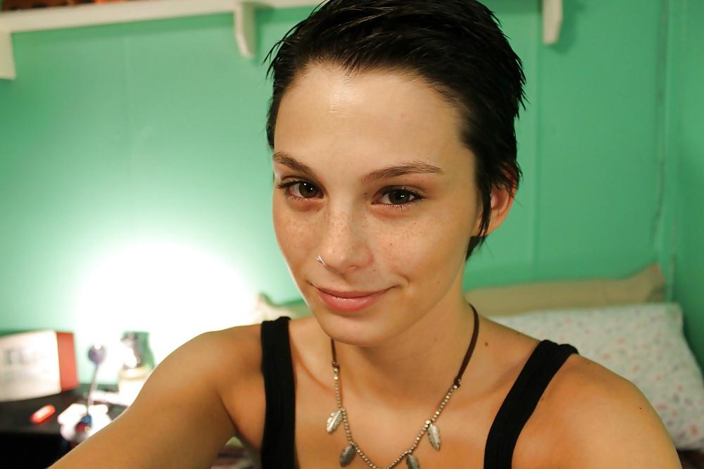 25P Girls with short hair