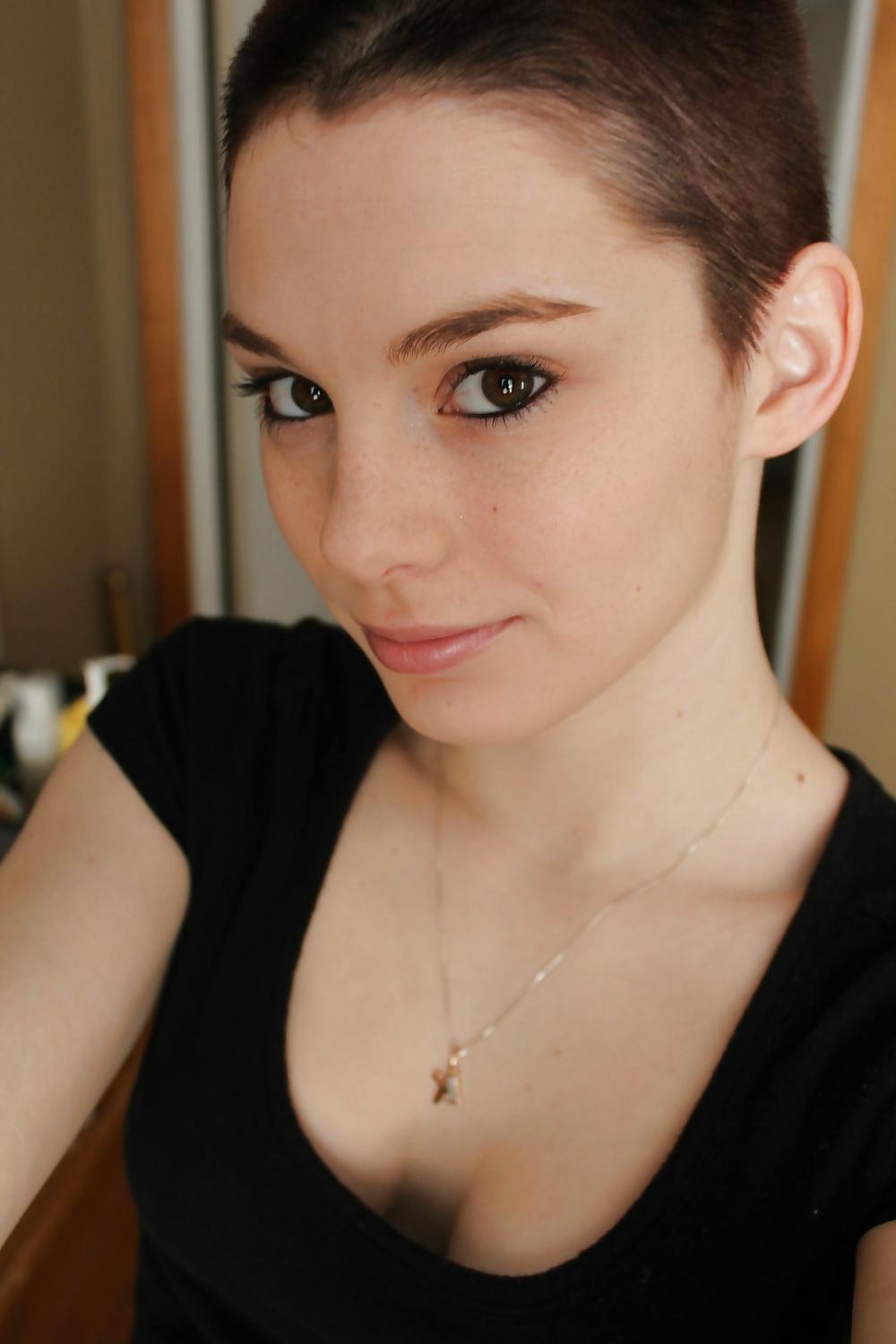 25P Girls with short hair