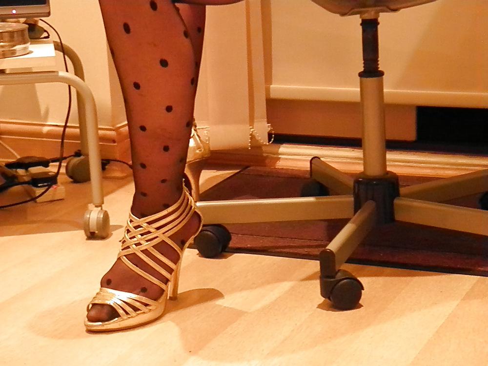 13P Aine in Leopard and wearing nipple clamps