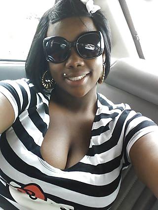 8P More milfs with cleavage and downblouse tits