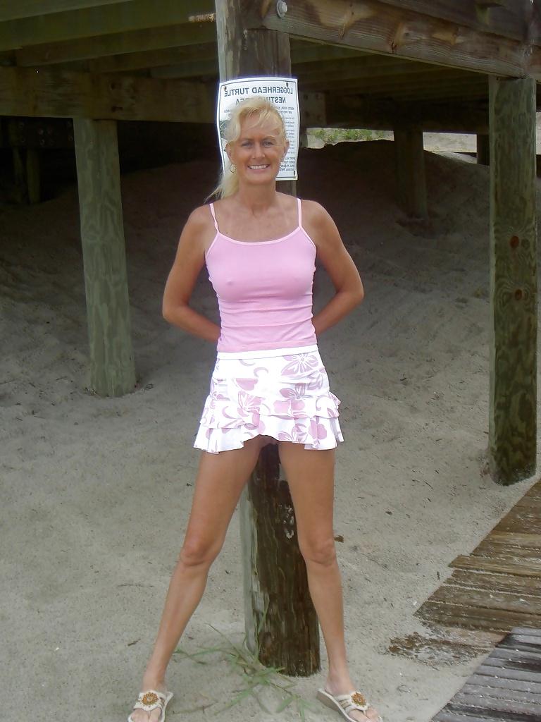 25P Real Amateur Pictures in Public Area Showing