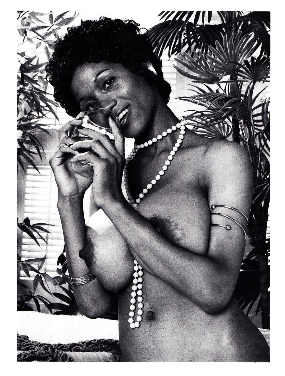 10P CLASSIC BLACK MILFS AND MATURES VOL.38