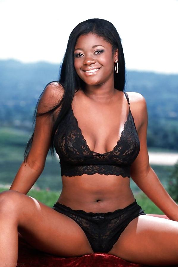 18P Black Queen's with thick hips and gorgeous skin 
