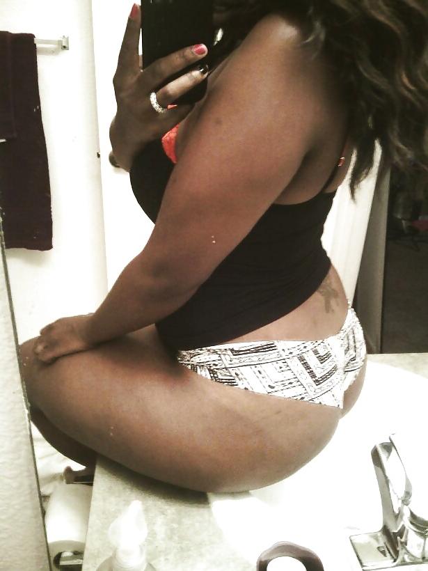 18P Black Queen's with thick hips and gorgeous skin 