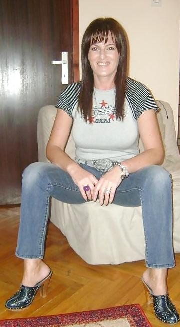 11P Ugly Mature Slut