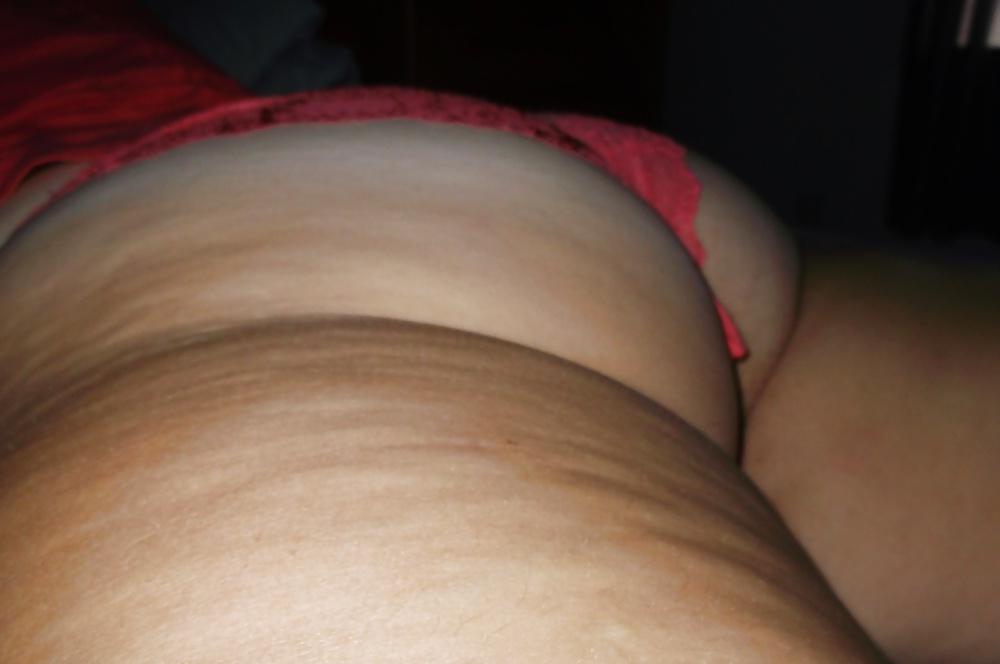 6P Sexy MILF ass in red panties 