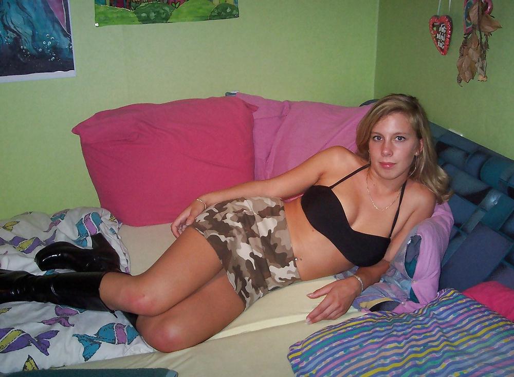 25P Blond in underwear