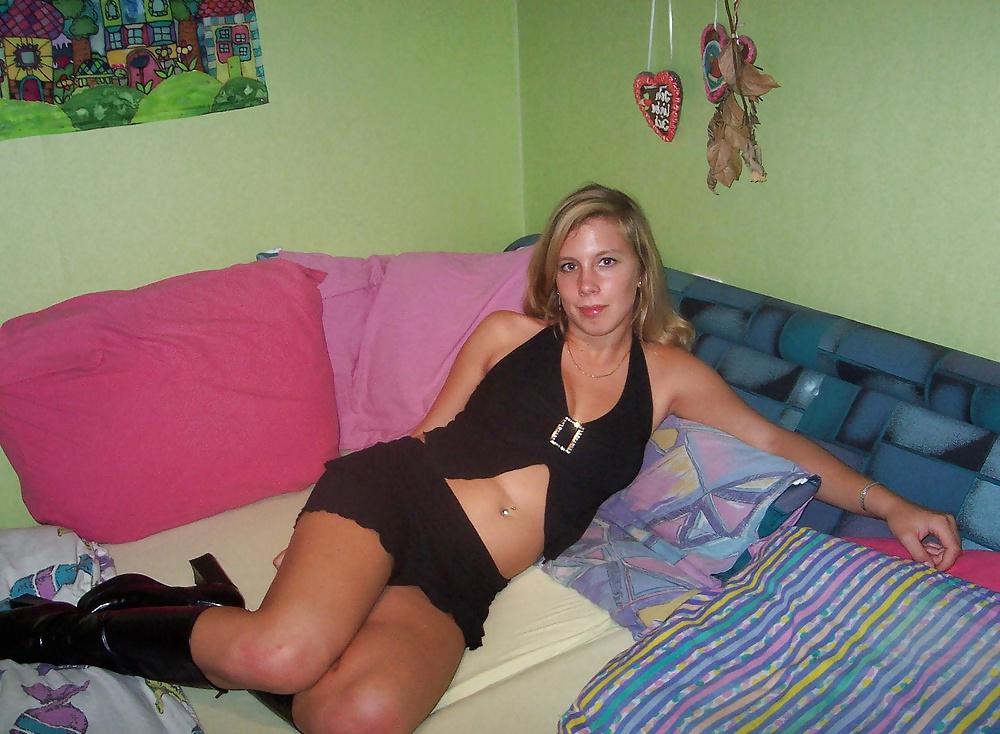 25P Blond in underwear