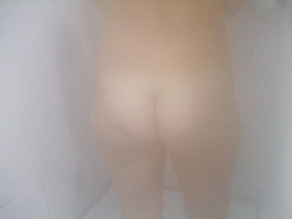 15P Spying mom at shower