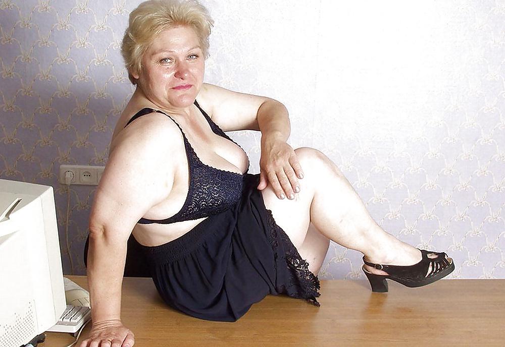 25P Grandma love to be licked and fingered