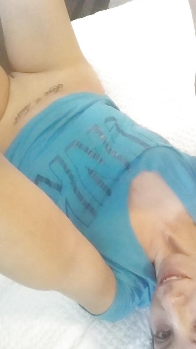 22P Bottomless Girls
