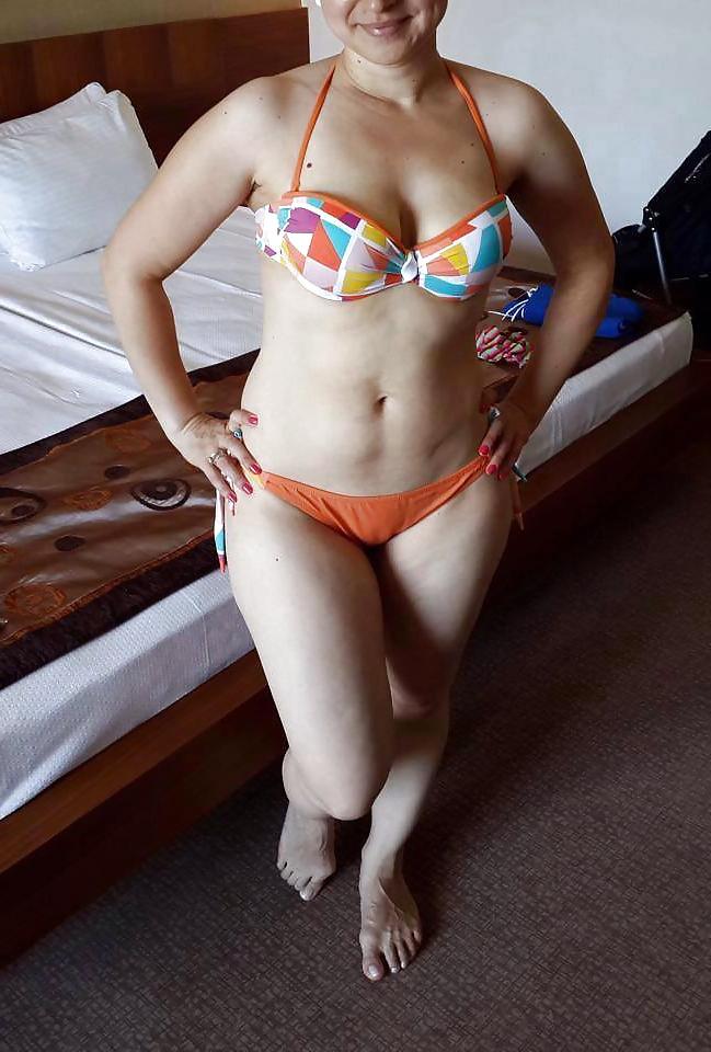 25P Turkish milfs and matures in bikinis