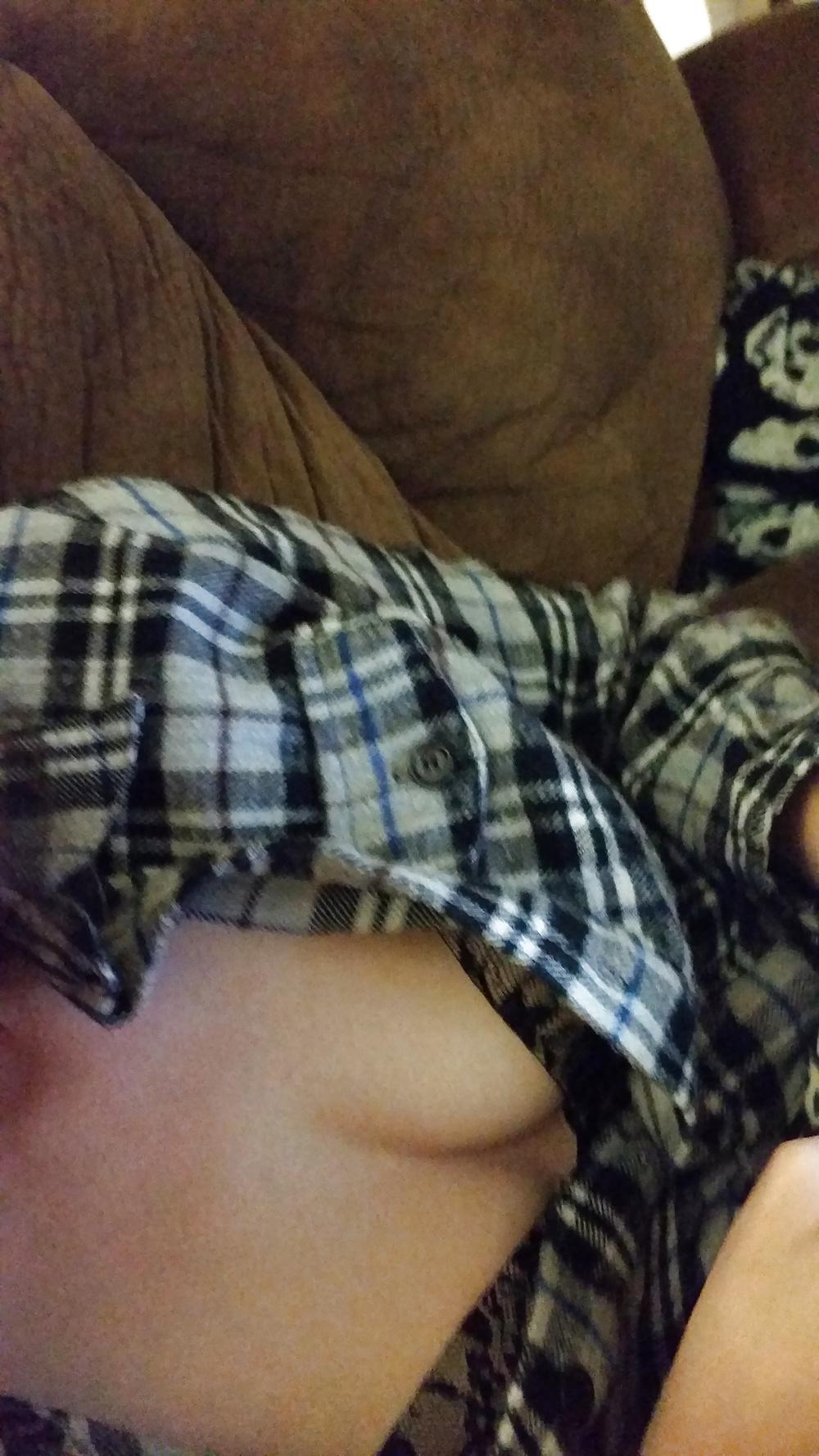 4P A Lil cleavage shot.