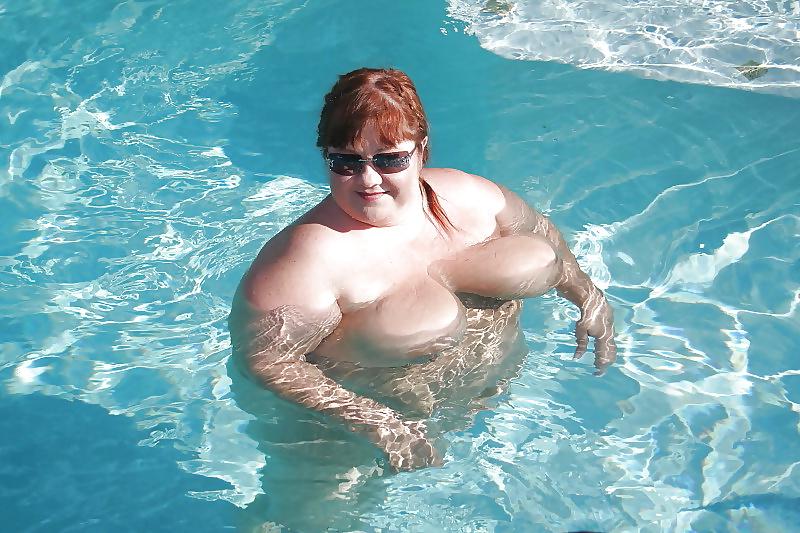 15P BBW enjoy the swimming pool