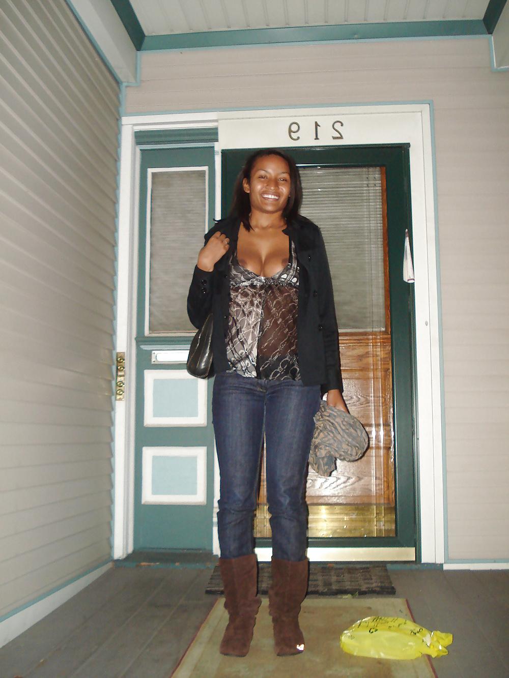 25P Hot Black Exhibitionist Girlfriend