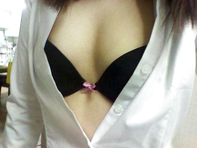 23P Korean girl takes self pics