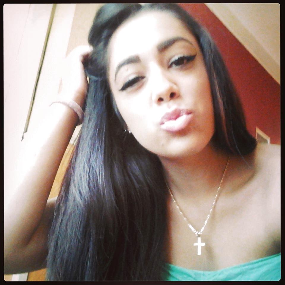 19P Gipsy whores, kissing lips 2.