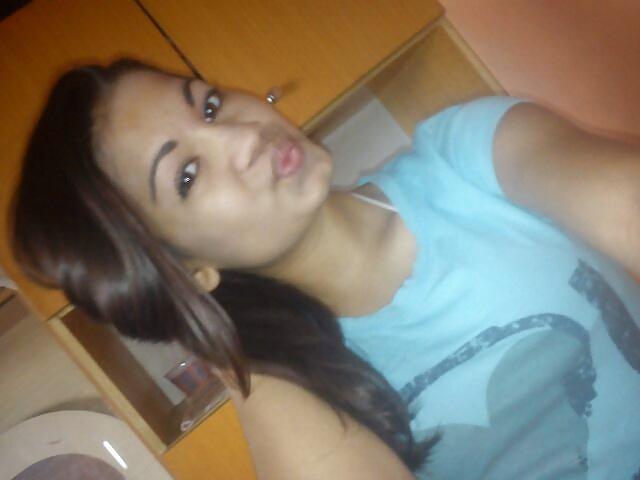 19P Gipsy whores, kissing lips 2.