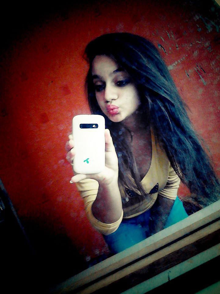 19P Gipsy whores, kissing lips 2.