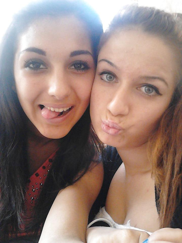 19P Gipsy whores, kissing lips 2.