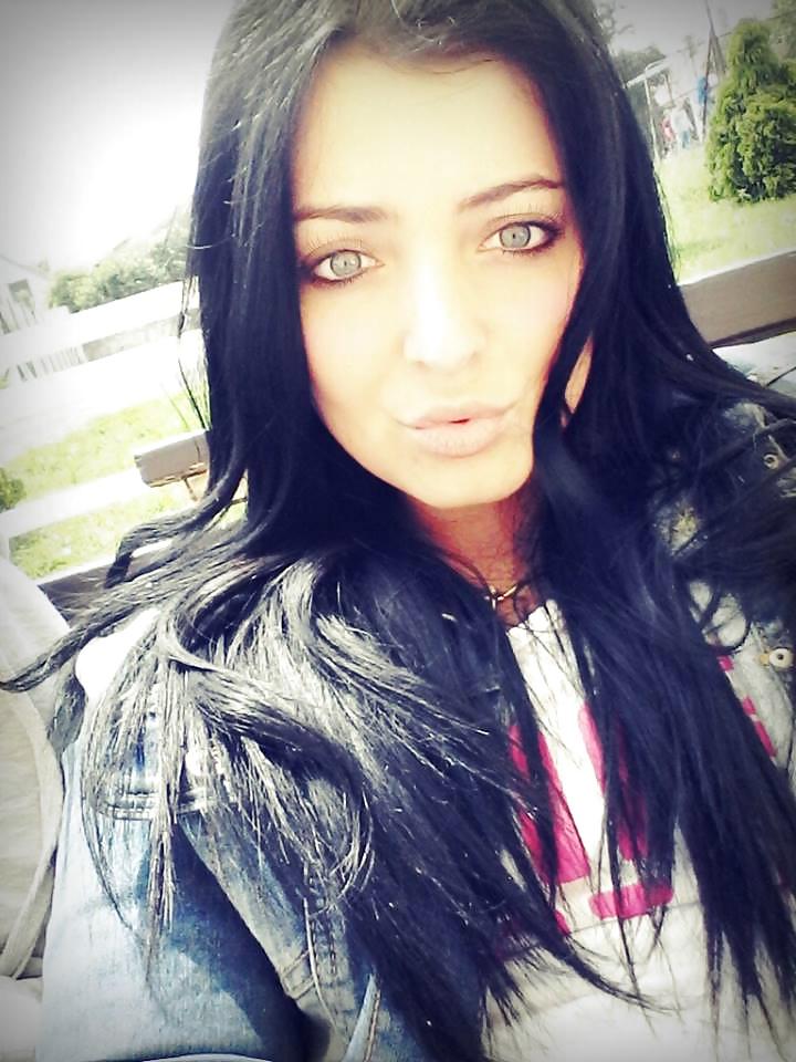 19P Gipsy whores, kissing lips 2.